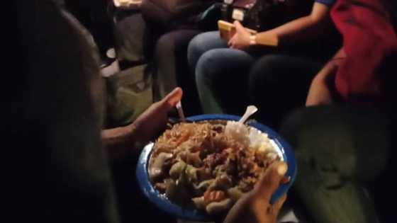 Pasahero na may dalang pagkain mula sa handaan, trending sa social media