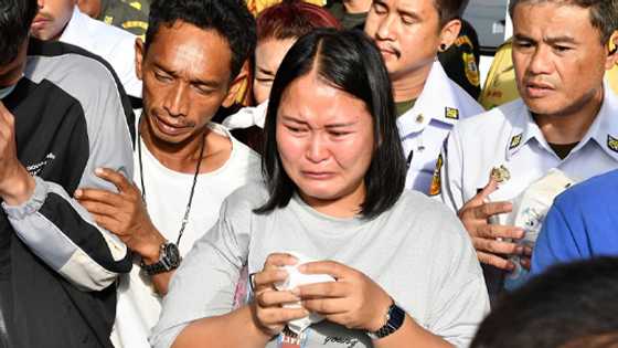 Madamdaming pics ng pagsalubong ng kaanak sa mga labi ng namatay sa sunog sa bus, umantig sa marami