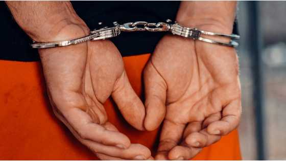 Correction officer, arrested after being caught selling illegal substance in New Bilibid Reservation