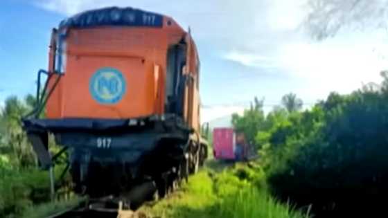 Bus na pinilit daw tumawid ng riles kahit malapit na ang tren, nasalpok; 14 na katao, sugatan