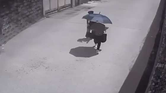 The Pampanga snatcher who dragged his victim after snatching her bag was arrested by authorities