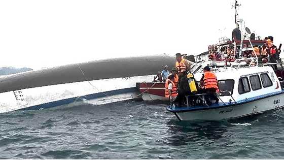 37 katao patay mula sa tumaob na bangka; 5 iba pa nawawala