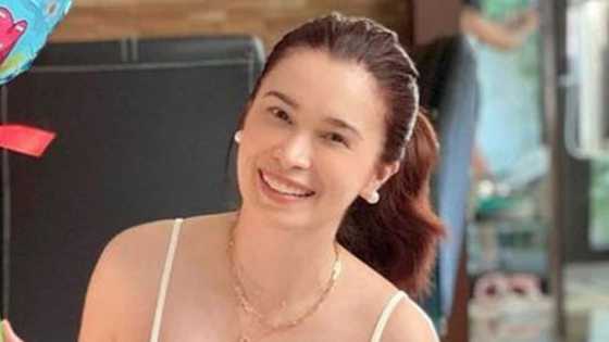 Sunshine Cruz, ibinida ang Mother's Day flowers na ibinigay ni Cesar Montano at ng partner nito