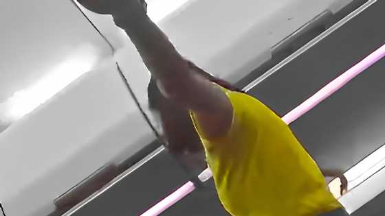 Vid ng flight attendant kalmadong ipinaalala sa pasahero gagawin sa gitna ng plane emergency, viral
