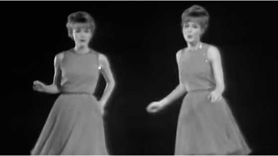 Kambal na dating nakasama ni Frank Sinatra sa pagtatanghal, namatay sa parehas na araw