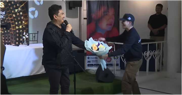 Mark Herras, sinorpresa si Jojo Mendrez sa isang event dala ang isang ...